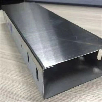 Ventilierte Trough-Rennstrecke Kabelträger Trunking Hot Dip Galvanized Stahl
