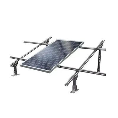 Auf dem Dach befestigte Solarpaneele